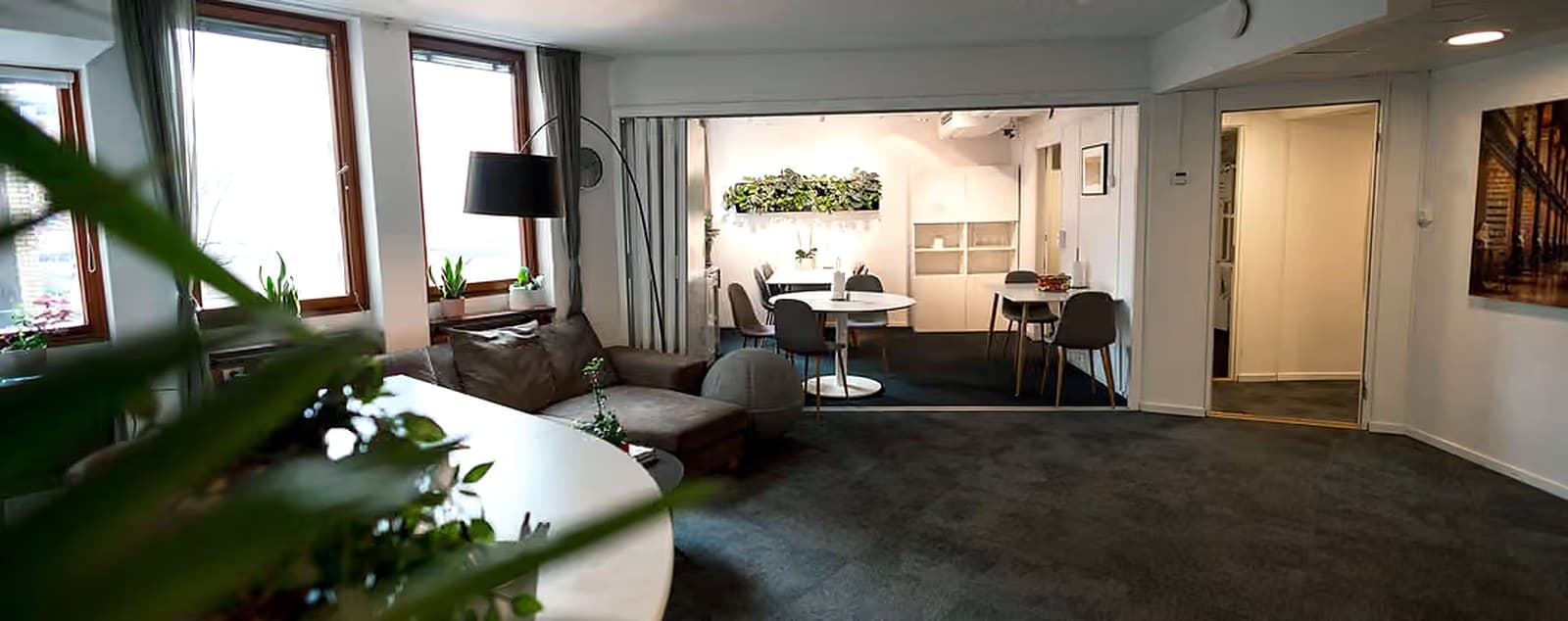 Ljus reception på DG97 Kontorshotell, Drottninggatan 97