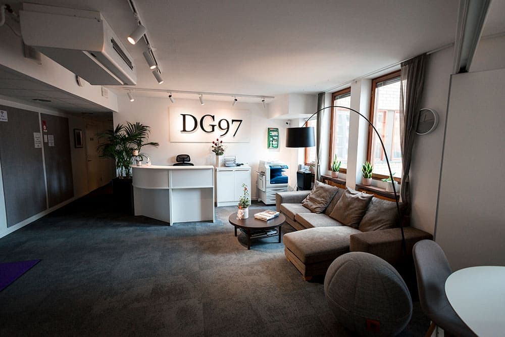 Receptiondisk och välkomnande entré