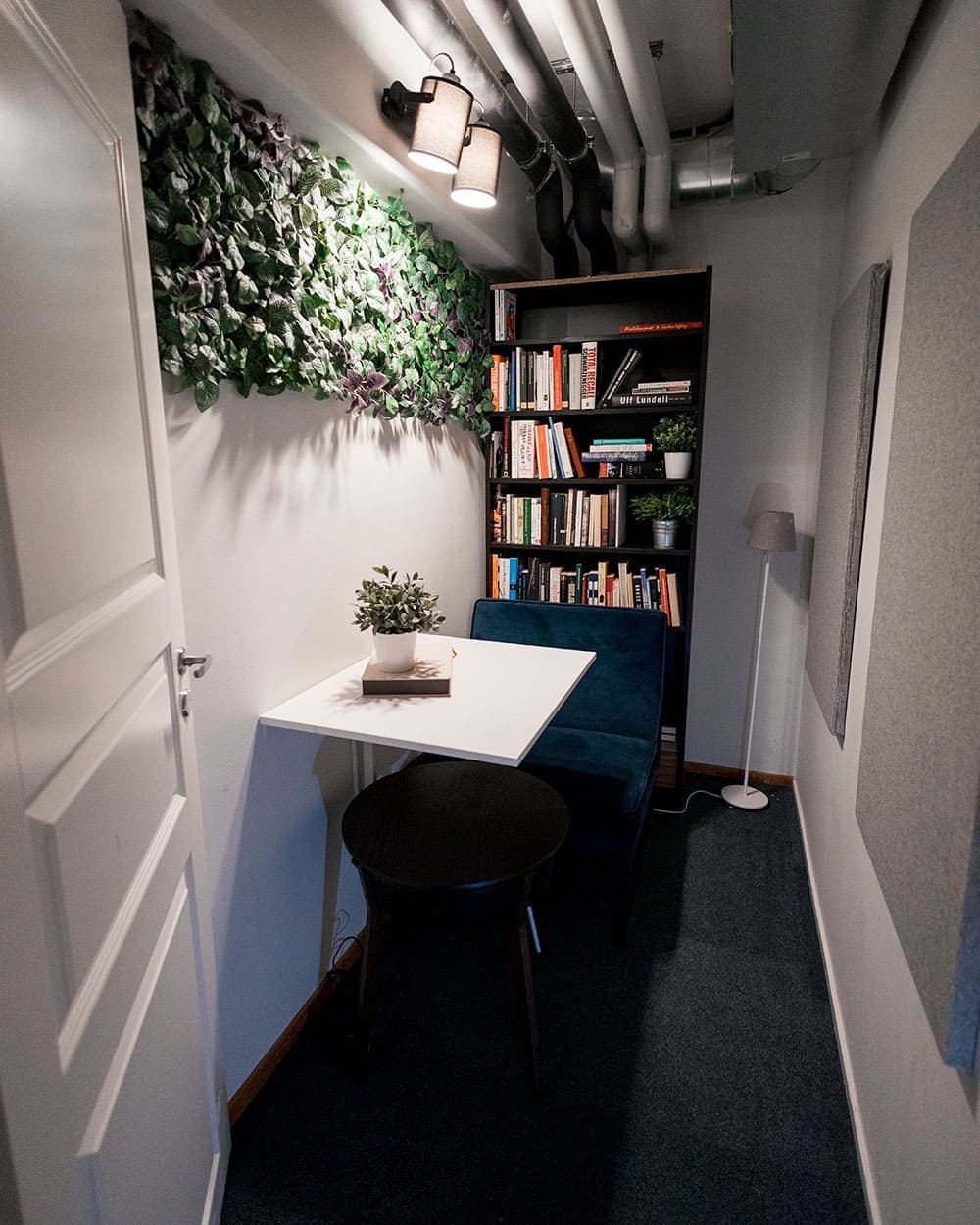 Privat telefonbås för ostörda samtal